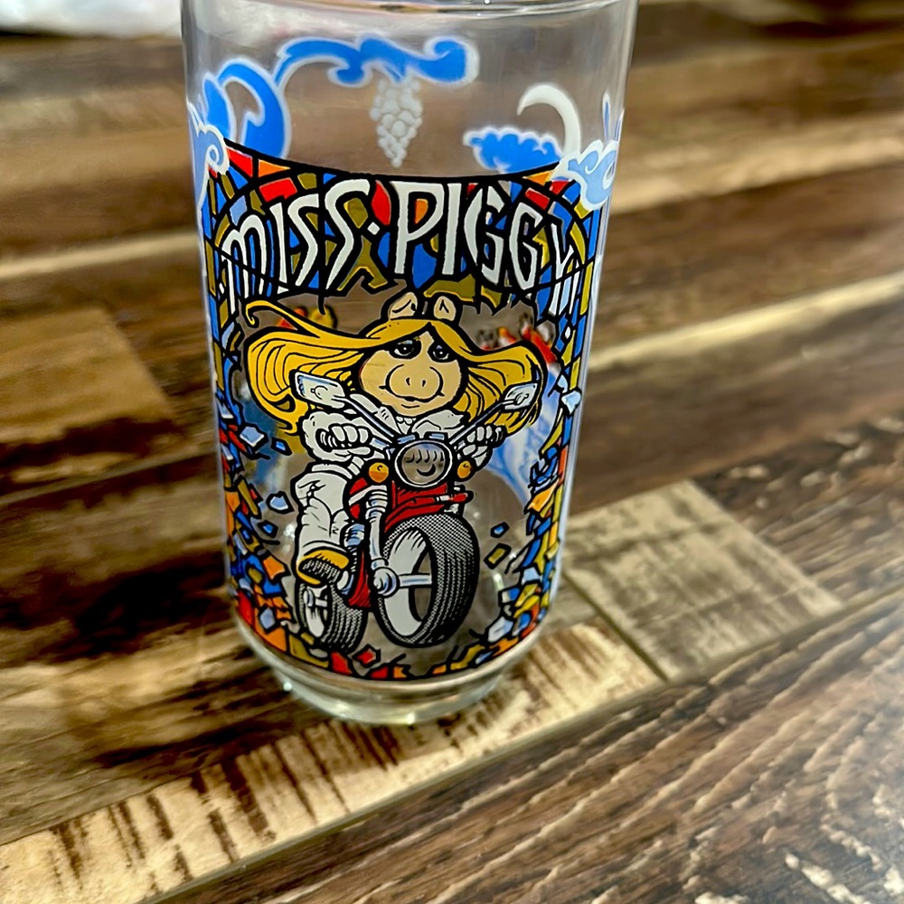 Miss Piggy Drinking Stained Glass Cup Mug 1981 Mcdonalds Muppets Motorcycle bike